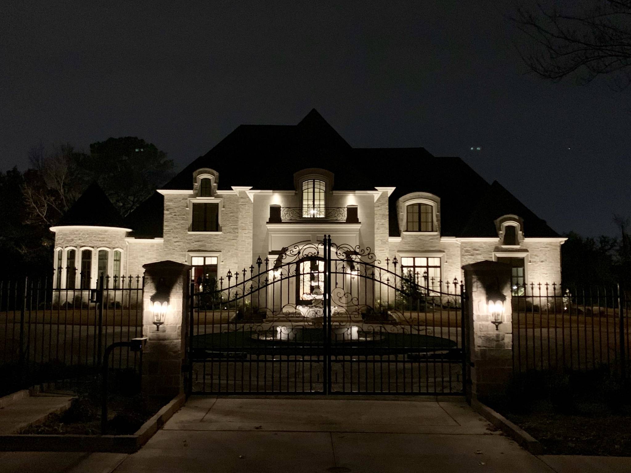 Year-round permanent outdoor lighting system on a Pacific Northwest home